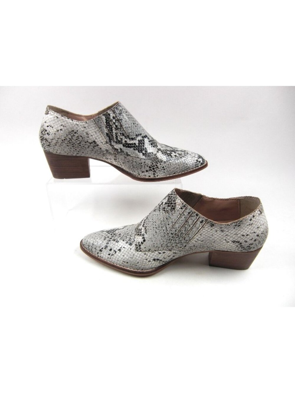 Women's Journee Collection Jasmine Shootie Snakeskin Suede size 8.5 M new